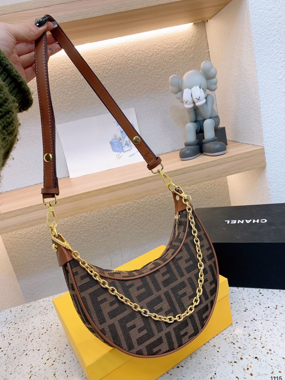 【FENDI 公式 旗艦店】フェンディ ショルダーバッグ 当日出荷 好評に付き再入荷！22*6*17CM - 画像 (3)