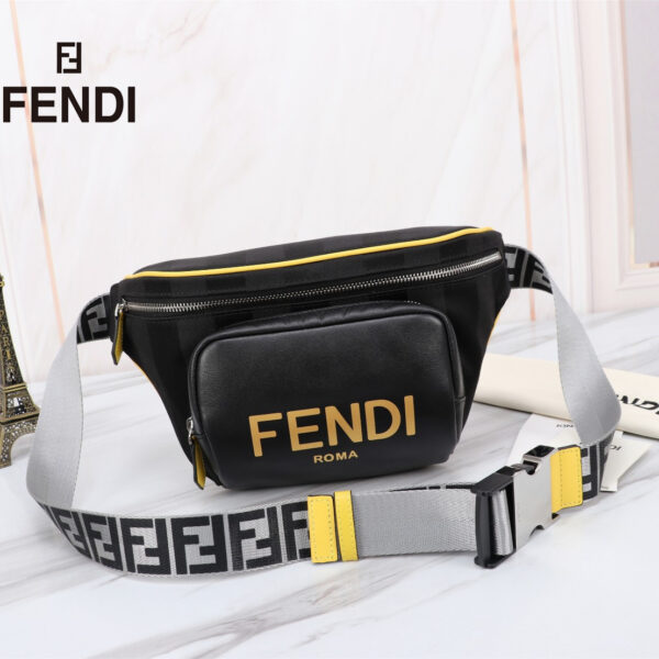 【FENDI公式 旗艦店】 フェンディ チェストバッグ 当日出荷 好評に付き再入荷！18*20*7CM