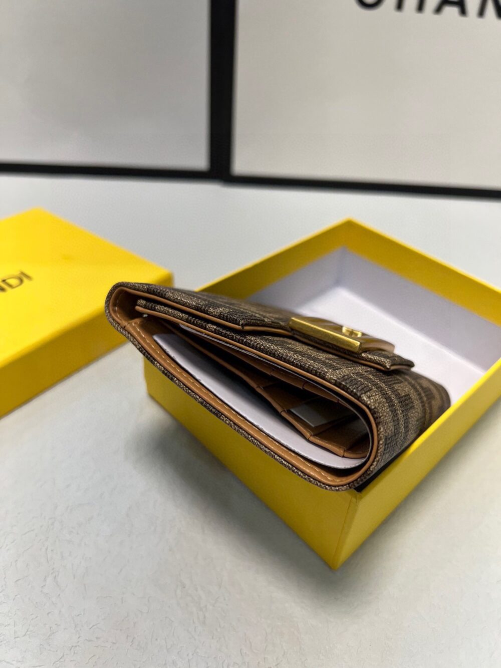 【FENDI 公式 旗艦店】フェンディ 財布 当日出荷 好評に付き再入荷！11*10CM - 画像 (2)