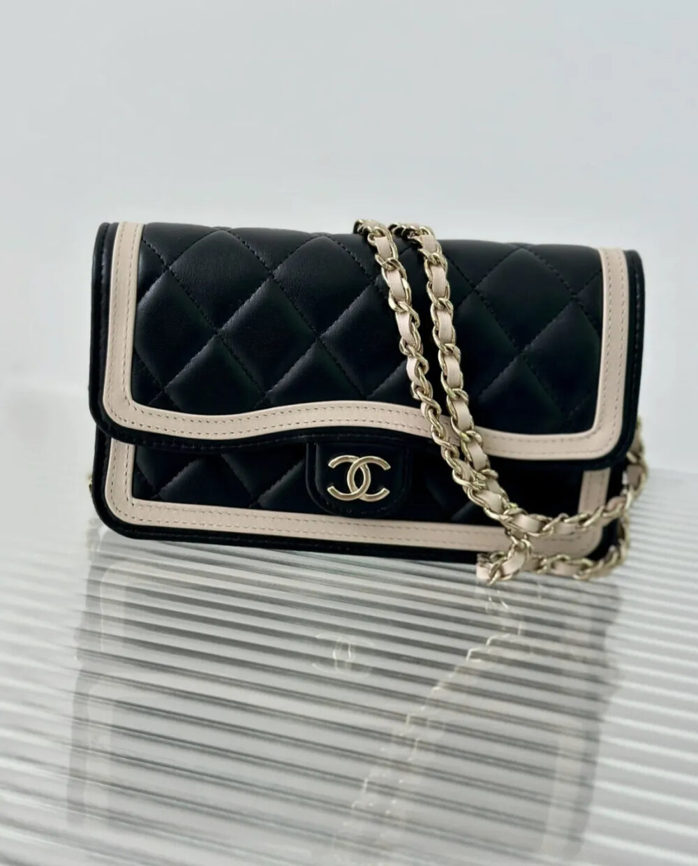 【トレンドのバイカラー♪】CHANEL シャネル ショルダーバッグ - 画像 (6)