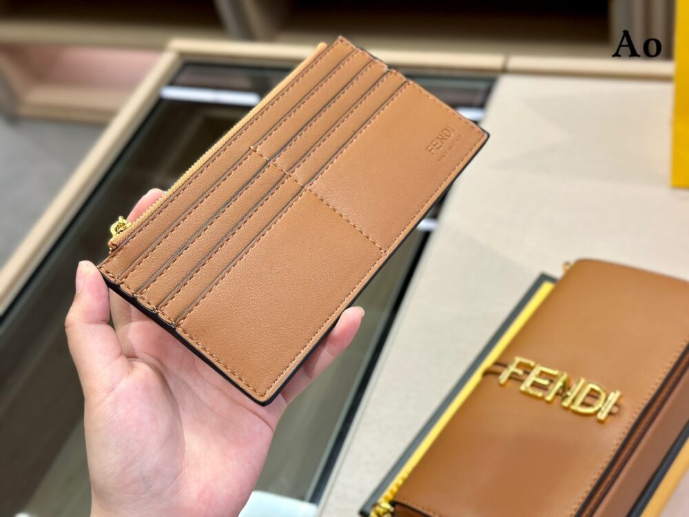 【FENDI 公式 旗艦店】 フェンディ ショルダーバッグ 当日出荷 好評に付き再入荷！21*13CM - 画像 (6)