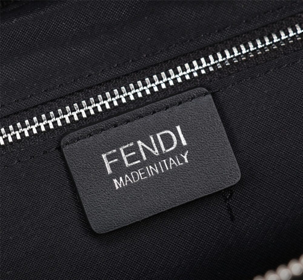 【FENDI公式 旗艦店】 フェンディ チェストバッグ 当日出荷 好評に付き再入荷！18*20*7CM - 画像 (9)