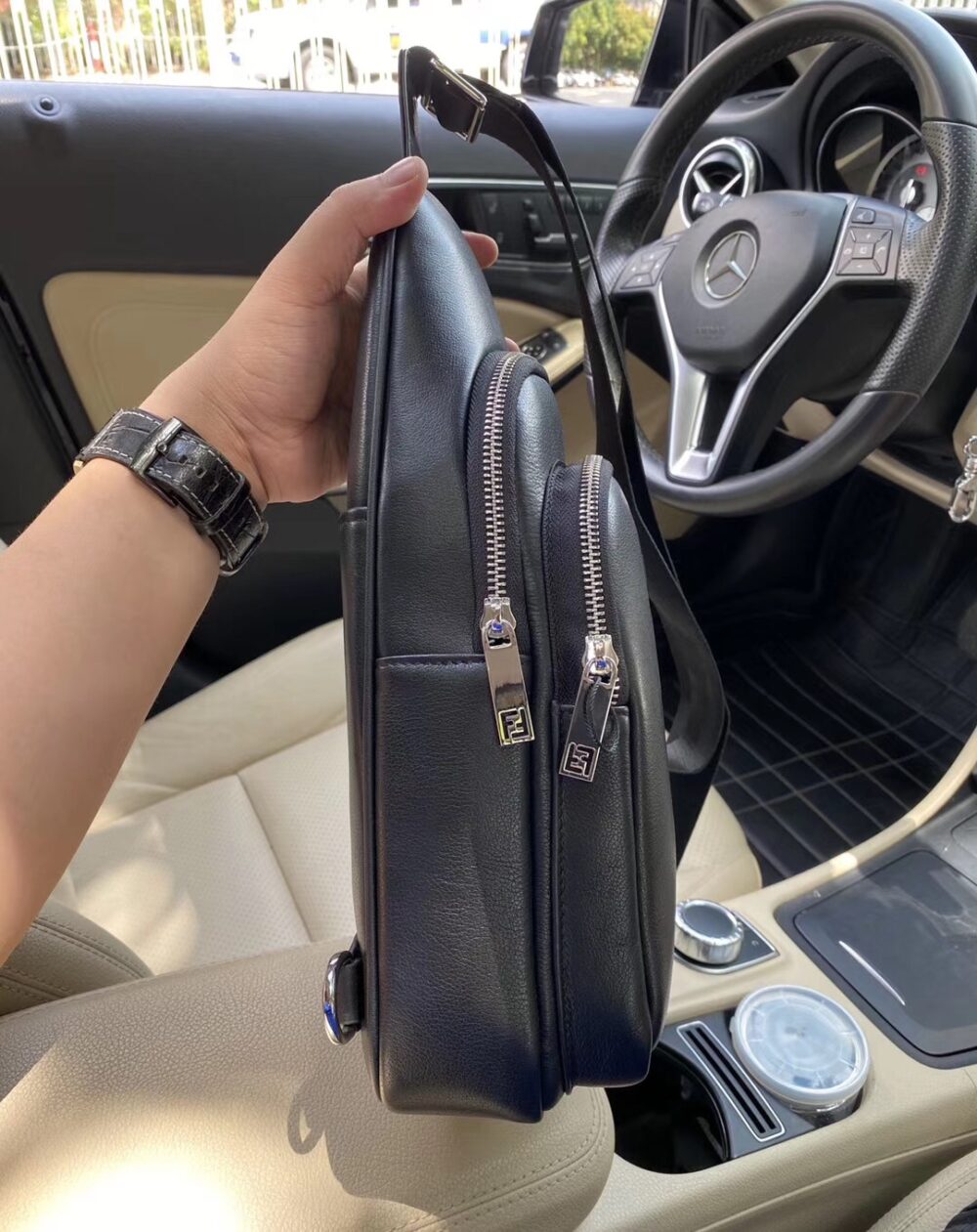 【FENDI 公式旗艦店】フェンディ 胸ポケット 当日出荷 好評に付き再入荷！18*28*6CM - 画像 (2)
