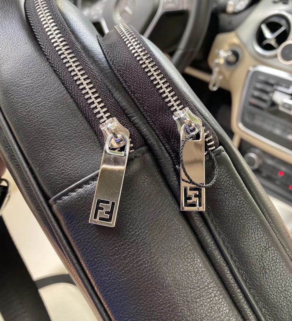 【FENDI 公式旗艦店】フェンディ 胸ポケット 当日出荷 好評に付き再入荷！18*28*6CM - 画像 (3)