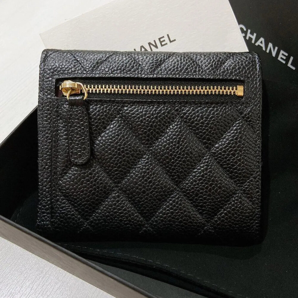 《シルエットとロゴが可愛い♪》CHANEL マトラッセ三つ折り財布 - 画像 (5)