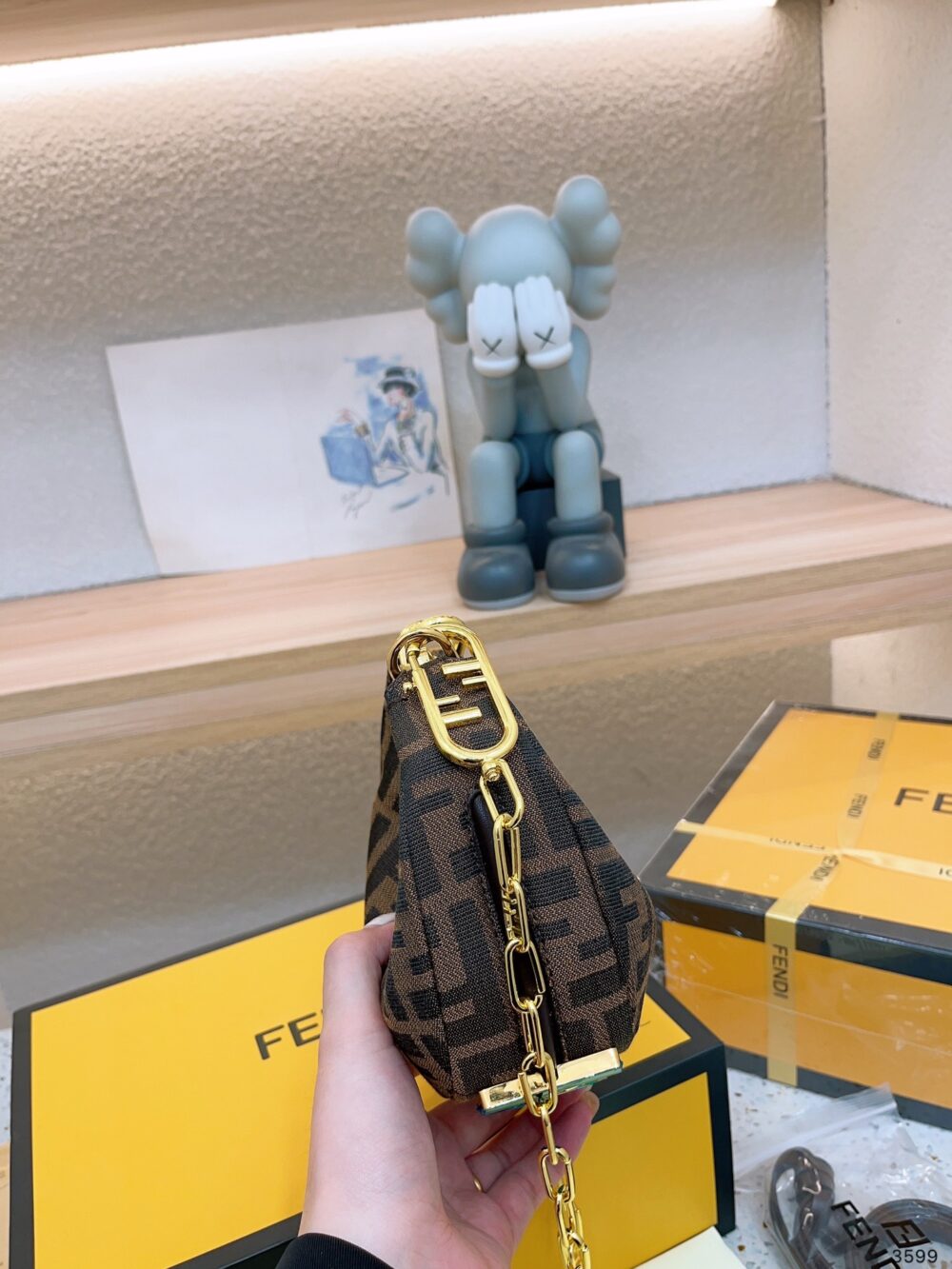 【FENDI 公式 旗艦店】 フェンディ ショルダーバッグ 当日出荷 好評に付き再入荷！19*10CM - 画像 (9)
