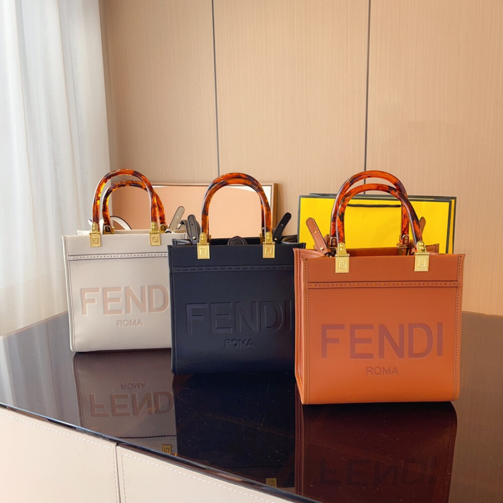 【FENDI 公式 旗艦店】 フェンディ ショルダーバッグ 当日出荷 好評に付き再入荷！23*11*22CM - 画像 (9)