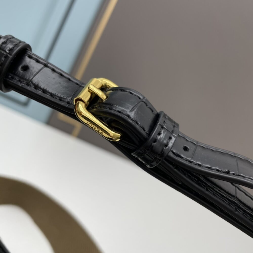 【FENDI公式 旗艦店】 フェンディ ショルダーバッグ 当日出荷 好評に付き再入荷！29*24.5*10CM - 画像 (8)