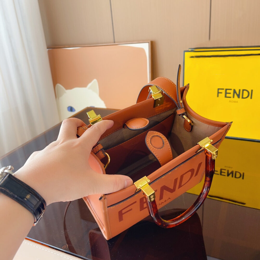 【FENDI 公式 旗艦店】 フェンディ ショルダーバッグ 当日出荷 好評に付き再入荷！23*11*22CM - 画像 (5)