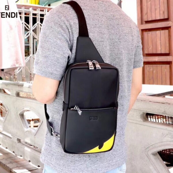 【FENDI 公式 旗艦店】フェンディ チェストバッグ 当日出荷 好評に付き再入荷！30*17*6CM
