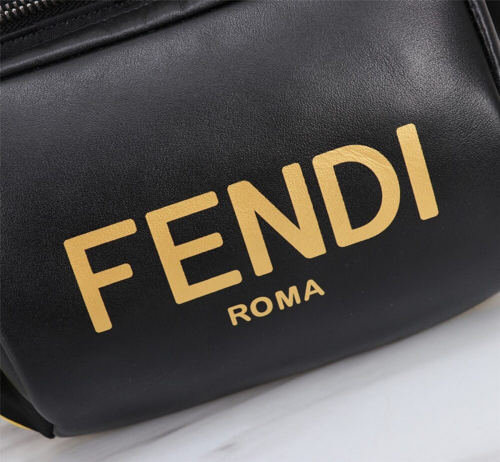 【FENDI公式 旗艦店】 フェンディ チェストバッグ 当日出荷 好評に付き再入荷！18*20*7CM - 画像 (4)