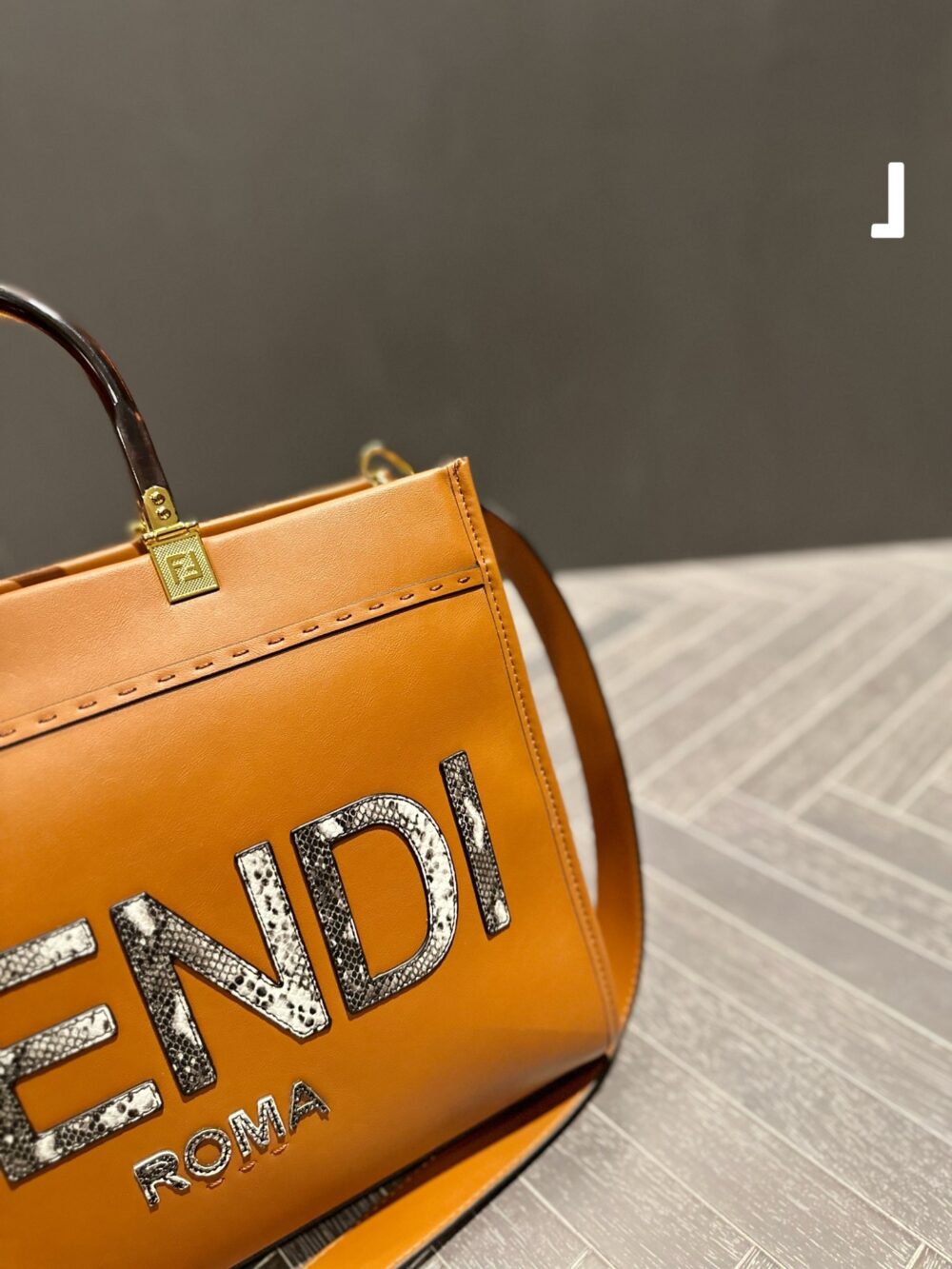 【FENDI 公式 旗艦店】フェンディ ショルダーバッグ 当日出荷 好評に付き再入荷！35.30CM - 画像 (9)