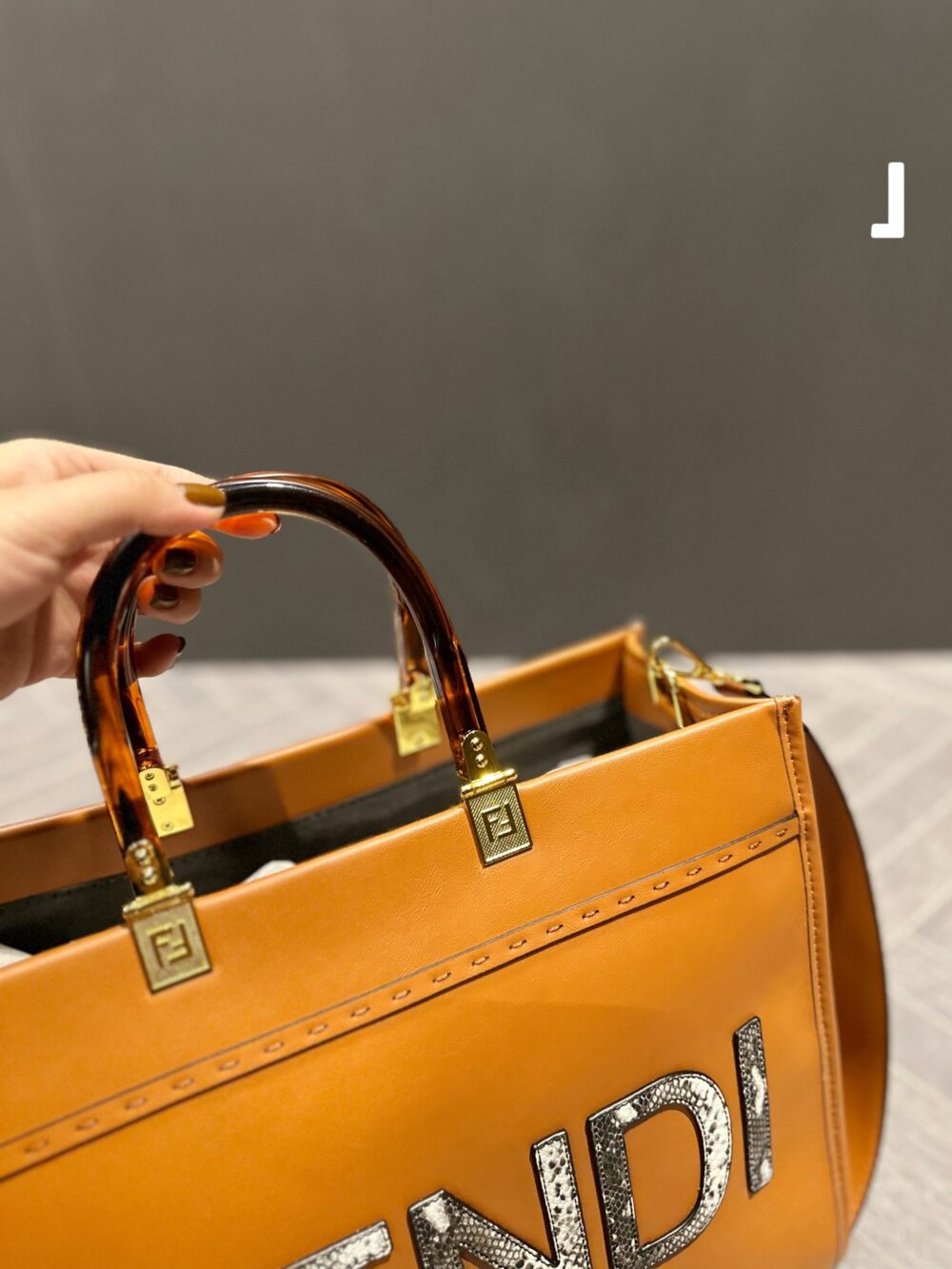 【FENDI 公式 旗艦店】フェンディ ショルダーバッグ 当日出荷 好評に付き再入荷！35.30CM - 画像 (6)
