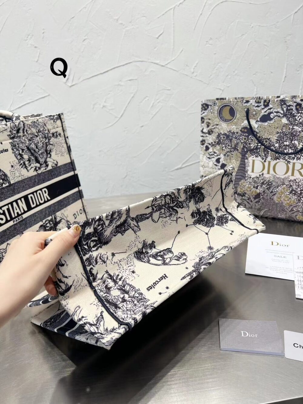 Dior 刺繍入りショッピングバッグ シーズン限定 - 画像 (13)