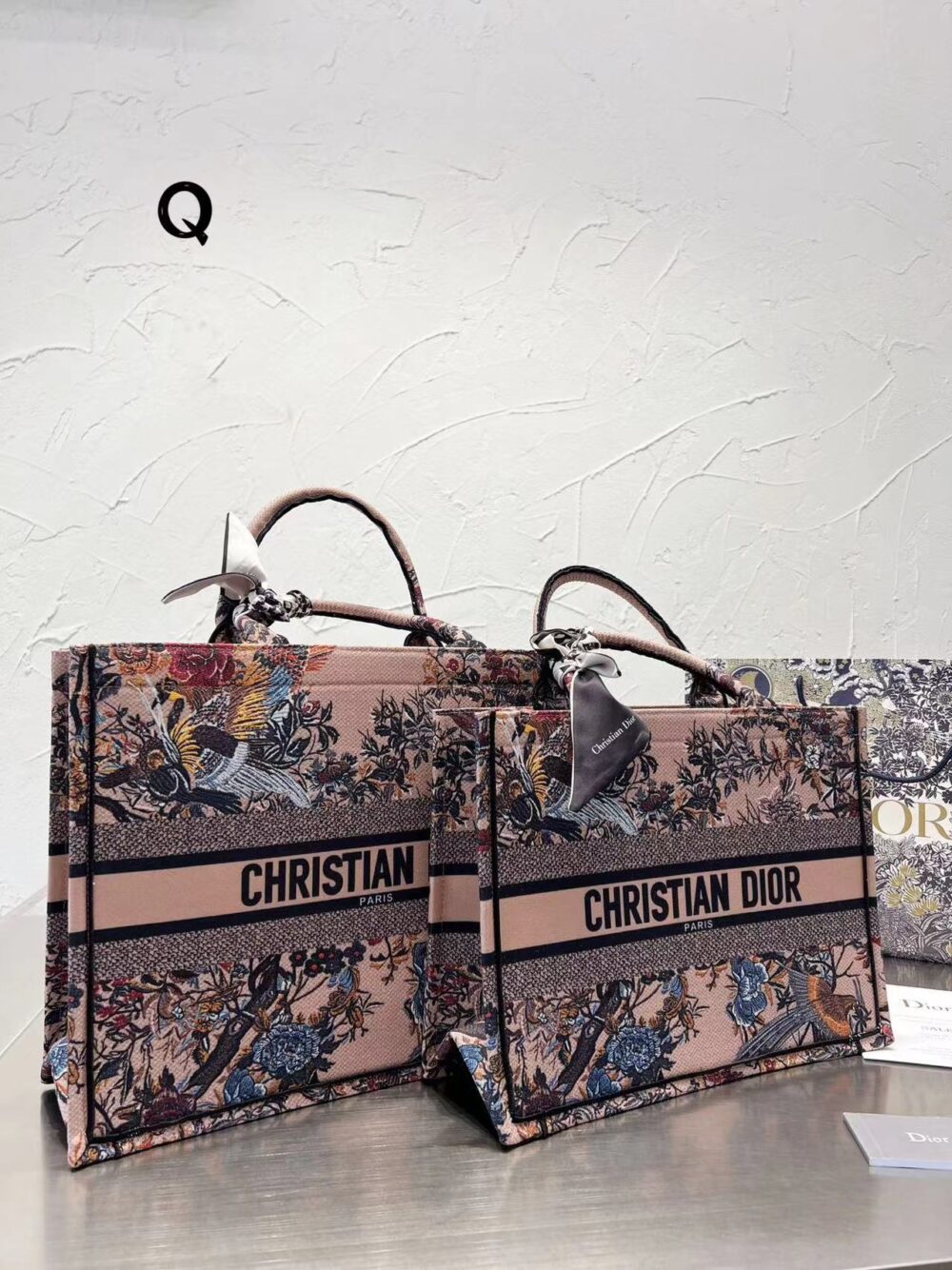 Dior 刺繍入りショッピングバッグ シーズン限定 - 画像 (7)