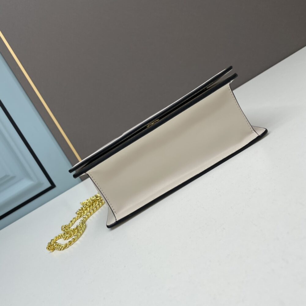 【FENDI 公式 旗艦店】フェンディ ショルダーバッグ 当日出荷 好評に付き再入荷！20*13*6CM - 画像 (7)