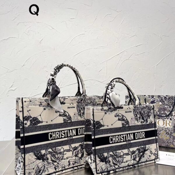 Dior 刺繍入りショッピングバッグ シーズン限定