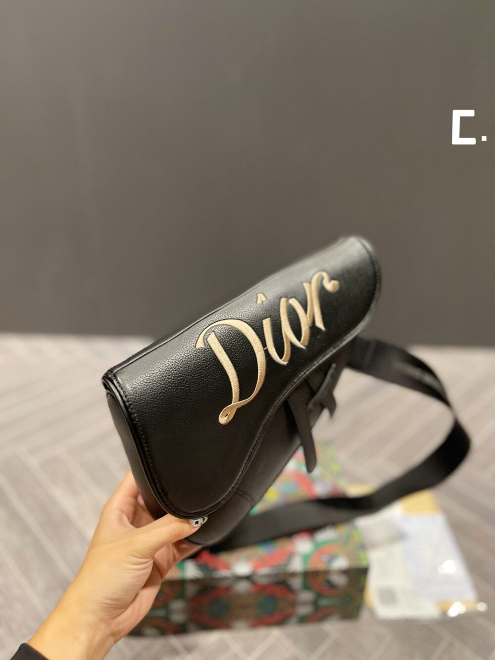 国内直営店即発Dior Saddle胸バッグ - 画像 (2)