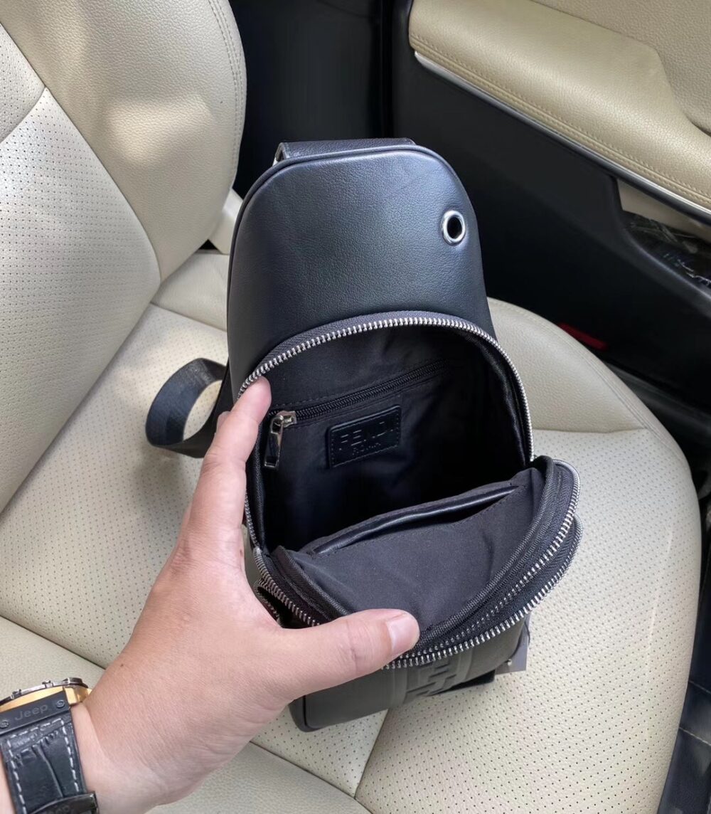 【FENDI 公式旗艦店】フェンディ 胸ポケット 当日出荷 好評に付き再入荷！18*28*6CM - 画像 (6)
