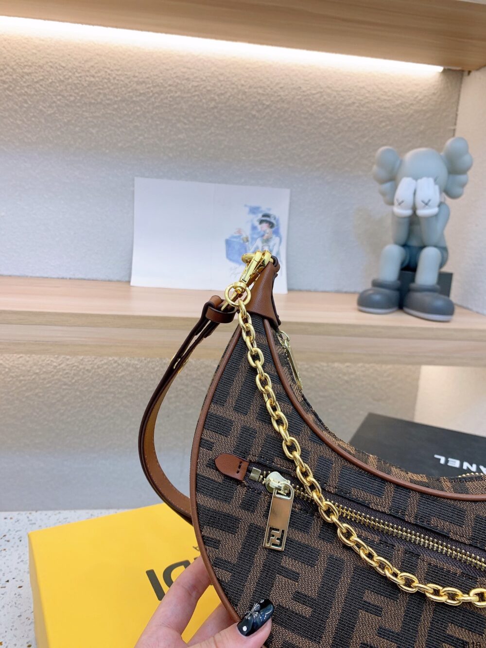 【FENDI 公式 旗艦店】フェンディ ショルダーバッグ 当日出荷 好評に付き再入荷！22*6*17CM - 画像 (6)