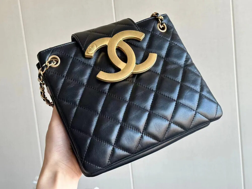 【大きめのロゴが♡】CHANEL ショルダーバッグ 24C - 画像 (3)
