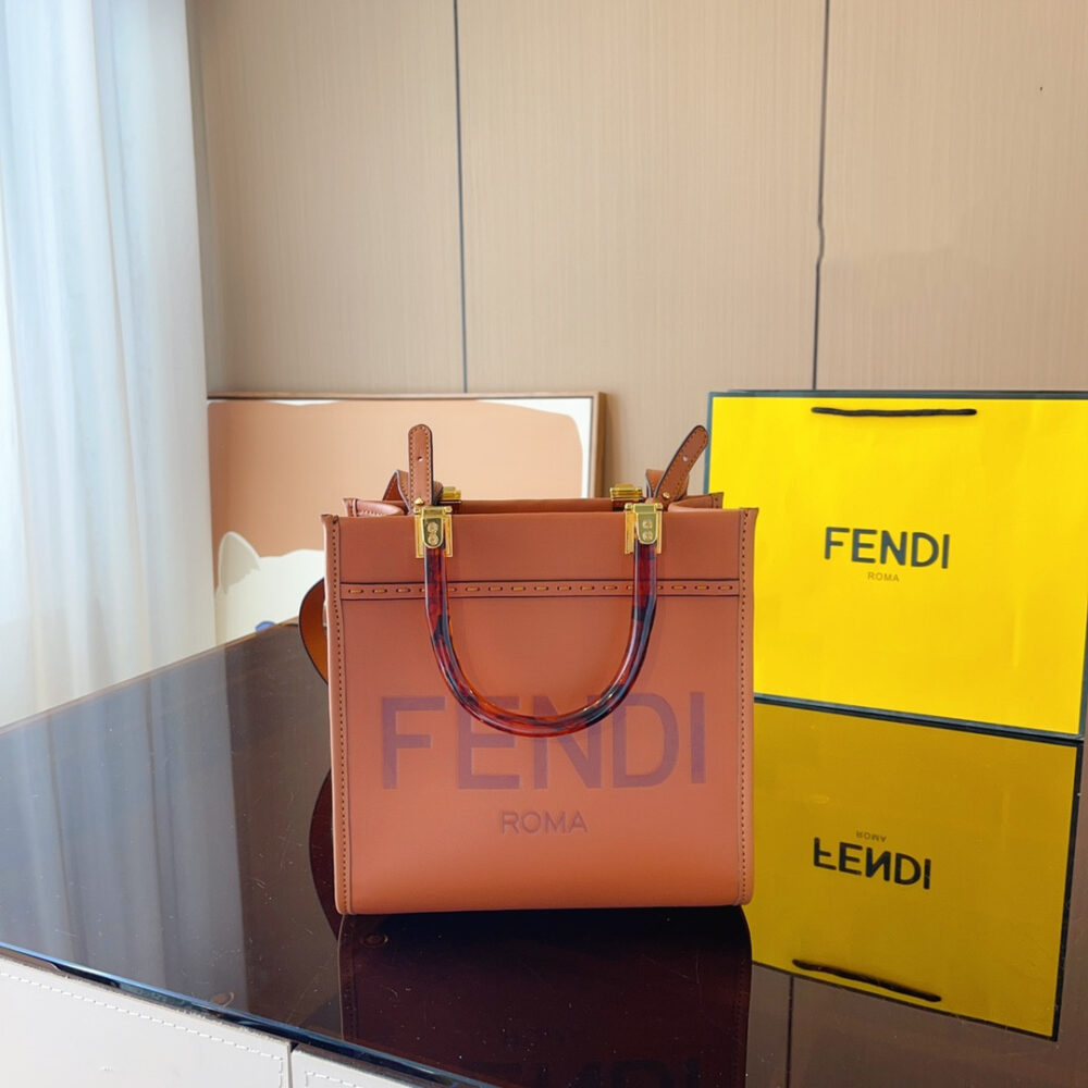 【FENDI 公式 旗艦店】 フェンディ ショルダーバッグ 当日出荷 好評に付き再入荷！23*11*22CM - 画像 (8)