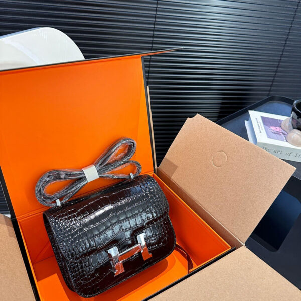 【Hermès 公式旗艦店】エルメス 斜めがけバッグ 当日出荷 好評に付き再入荷！19*14CM